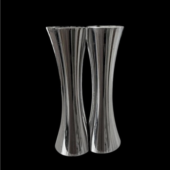 1995 NAMBE SILVER METAL ALLOY "KISSING' SALT & PEPPER SHAKERS BY KARIM RASHID - Picture 2 of 8